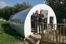 Mua phế liệu đem về nhà, mấy tháng sau thành thứ hốt bạc quanh năm