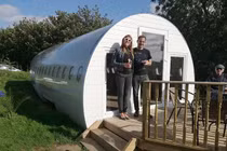 Mua phế liệu đem về nhà, mấy tháng sau thành thứ hốt bạc quanh năm