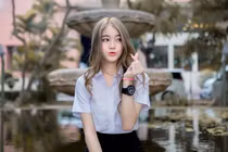 Hot girl đồng phục Thái Lan chuyển hướng sang phong cách gợi cảm