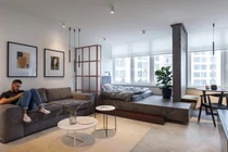 Căn hộ nhỏ xíu mà ai nhìn cũng mê với giường nâng độc đáo