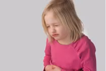 Tưởng con gái đau bụng do rối loạn tiêu hóa, mẹ bất ngờ khi biết sự thật