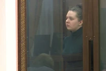 Mẹ bỏ rơi con 1 tuần để đi tiệc tùng, bé gái ăn bột giặt chống đói tới chết