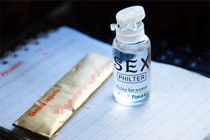 Sùi miệng do hít thuốc kích dục mua trên mạng