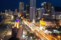 Vào chợ đêm Nha Trang cứ ngỡ như đang mua sắm ở nước ngoài