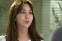 Bạn thân vừa ghé nhà chơi, mẹ chồng mỉa mai tôi đàn đúm