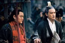 Vì sao Lưu Thiện phải đập bàn khi khám xét của cải nhà Gia Cát Lượng?