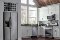 Đặt tủ lạnh ở vị trí này, Thần Tài gật gù đồng ý, năm mới tiền chật nhà