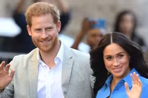 Hoàng tử Harry muốn từ bỏ tước hiệu hoàng gia, nữ hoàng Anh nói gì?