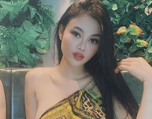 Mặc sexy siêu cấp, “hoa hậu ăn chơi” khiến fans “nghẹt thở”