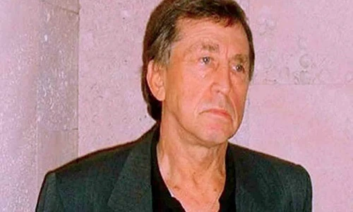 Sau tai nạn, người đàn ông có “nửa gương mặt trẻ mãi không già" 