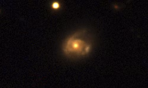 Phát hiện lỗ đen “háu ăn” đang ngấu nghiến xé nát một ngôi sao