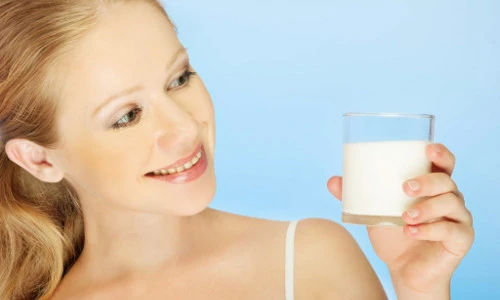 Chăm sóc nhan sắc rạng ngời không tỳ vết chỉ bằng một cốc sữa tươi