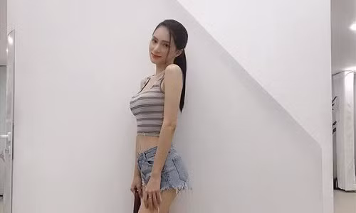 Nhức mắt loạt sao Việt khoe gần trọn vòng 3 khi diện short ngắn cũn cỡn