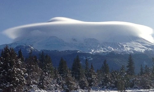 Rùng mình đám mây hình UFO kỳ quái ở Colombia