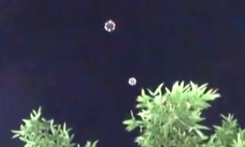 Vật thể nghi UFO lơ lửng trên bầu trời Los Angeles