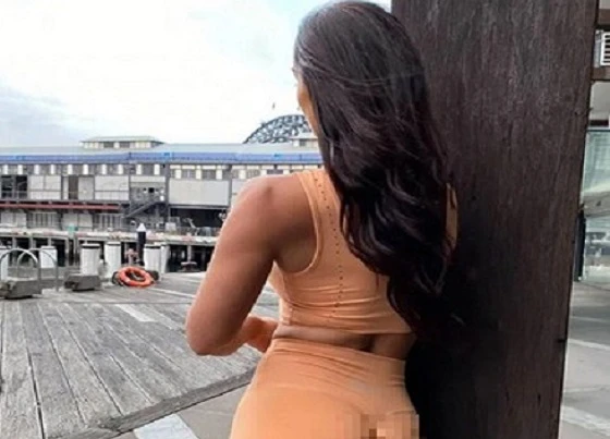 Đỏ mặt trước cô nàng diện đồ “tàng hình” kiểu này khi dạo phố