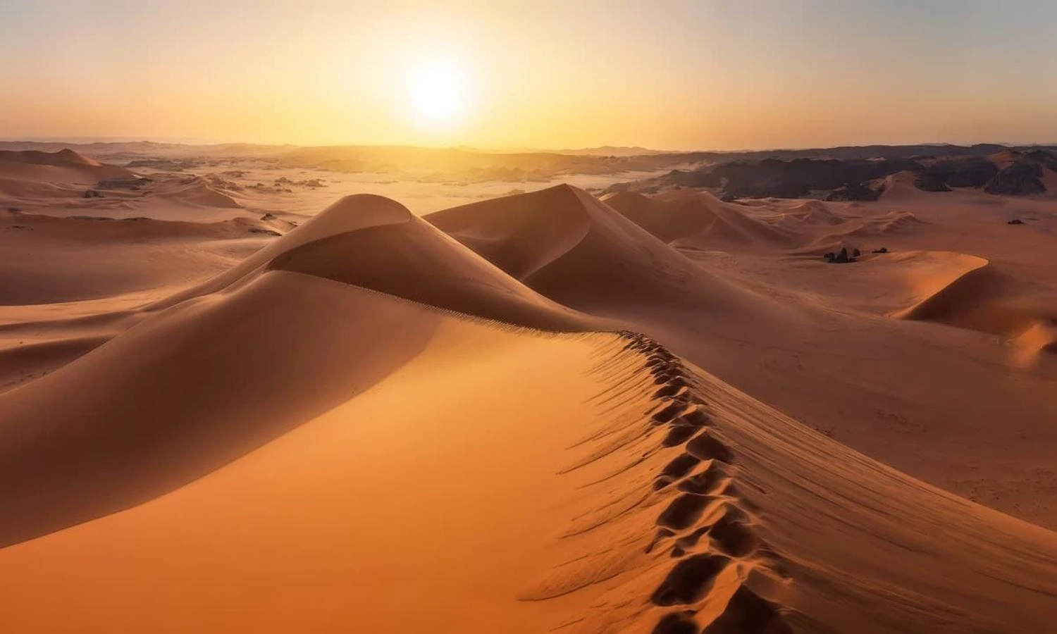 5 sa mạc lớn nhất thế giới: Có cả... mưa dạng tuyết và sương