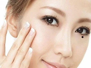 5 nốt ruồi khắc chồng không thể không xóa bỏ