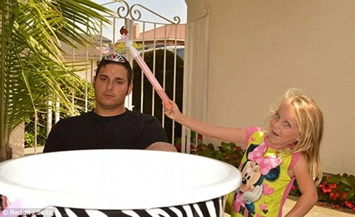 Ảnh xúc động của bố đơn thân và con gái yêu