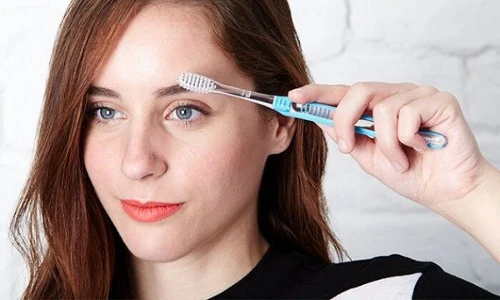 Mẹo làm đẹp thần thánh nhanh trong gang tấc bằng bàn chải đánh răng