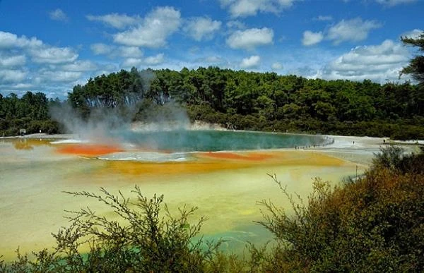 Hồ Sâm banh kỳ thú và tuyệt đẹp