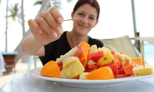 Thói quen xấu hại sức khỏe ai cũng mắc phải sau bữa ăn