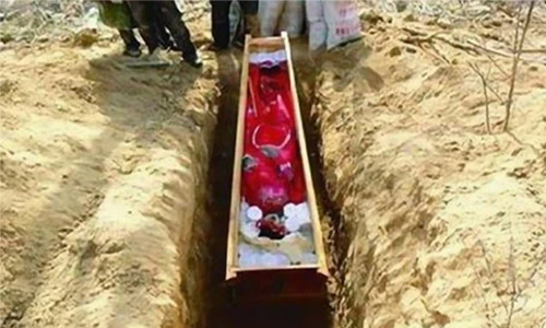 Chi tiết giật mình mộ cổ Trung Quốc: 4 chữ chết chóc trên quan tài! 