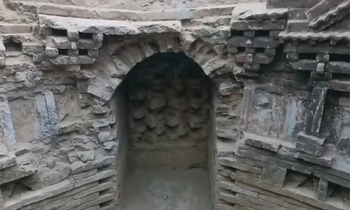 Kỳ lạ mộ cổ: Người thứ 4 chôn cách 3 người còn lại... 700 năm?