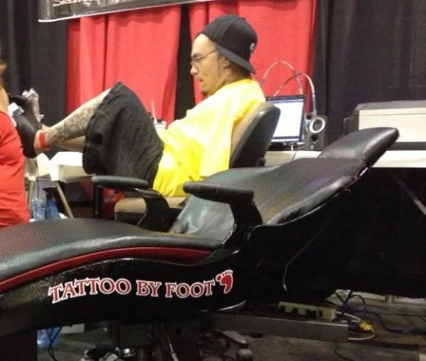 Nghị lực sống phi thường của nghệ sỹ xăm hình cụt tay