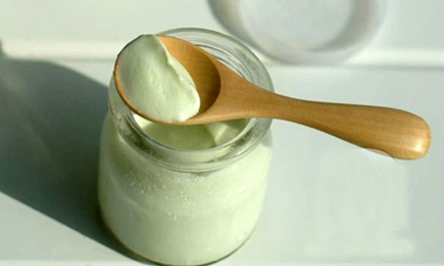Trổ tài làm sữa chua trà xanh tuyệt ngon