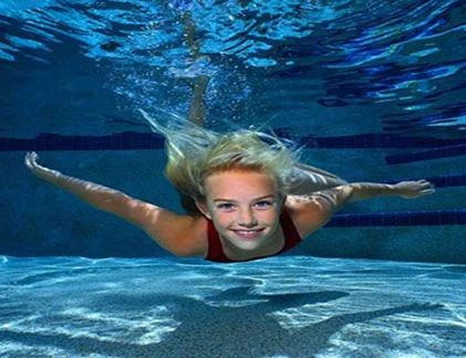 Cảnh báo nguy cơ ung thư từ nước bể bơi