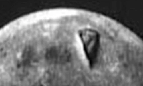 Phát hiện tam giác đen 3 chiều kỳ lạ trên Mặt trăng