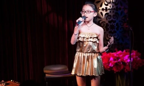 Thời trang chững chạc hơn tuổi 14 của Phương Mỹ Chi