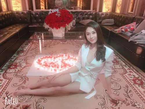 Gu thời trang “thiêu đốt” của mỹ nhân danh hài Chiến Thắng “xin cưới”