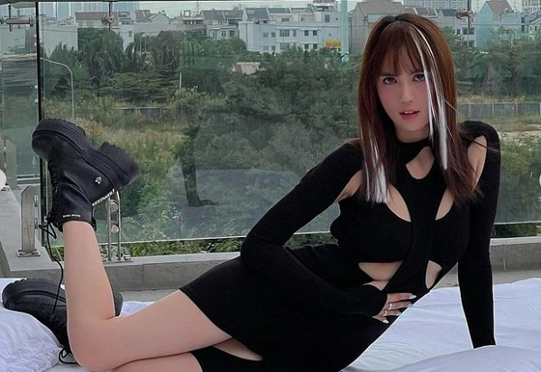 Toang đúng chỗ hiểm, Ngọc Trinh lộ thân hình "vai u thịt bắp" 