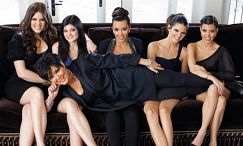 Độc chiêu trị mụn hiệu quả của chị em nhà Kim Kardashian