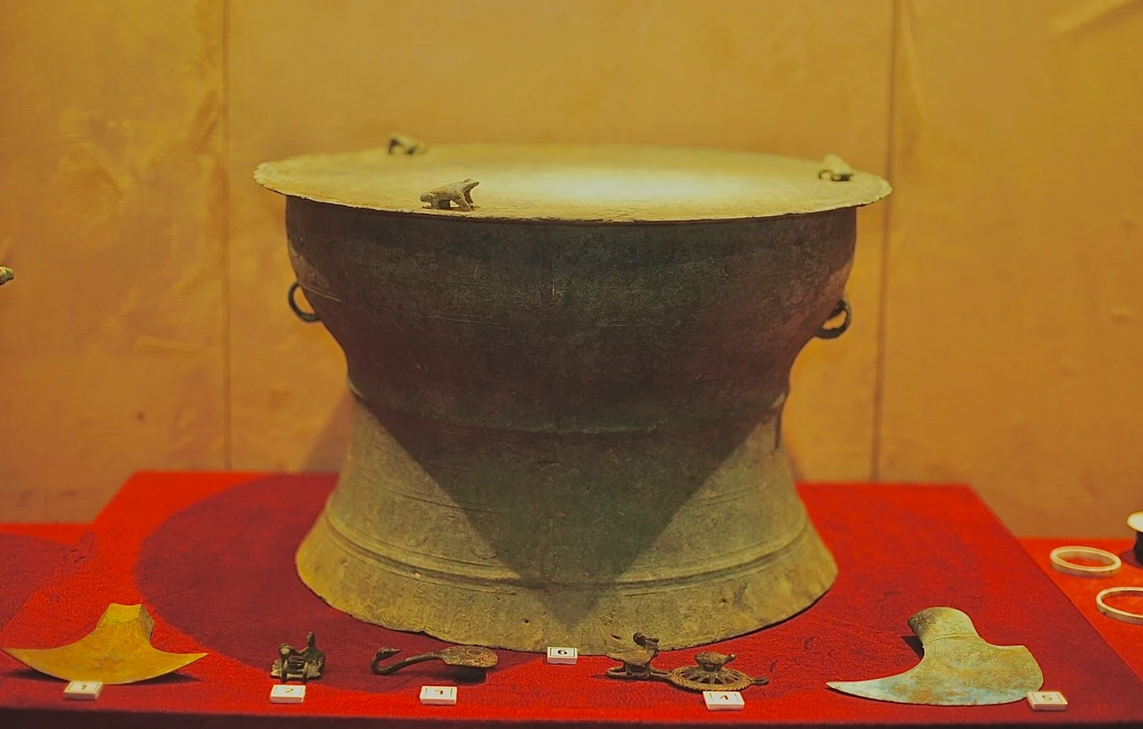 Ngắm loạt cổ vật quý từ 'Văn minh sông Hồng đến Hà Nội phố' 