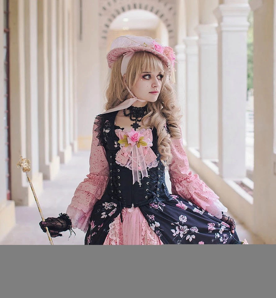 Chi hàng tỷ đồng thiết kế quần áo giống như búp bê