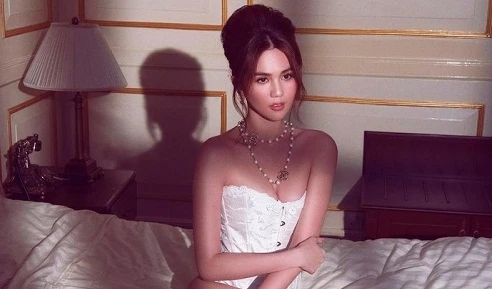 Lấy corset làm áo, Ngọc Trinh sexy ngộp thở 