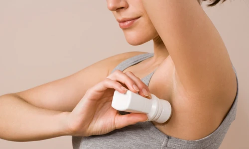 Mẹo sử dụng lăn khử mùi đúng cách tránh rước họa vào thân