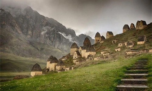 Bí mật ẩn giấu trong ngôi làng “Thành phố của người chết" ở Nga