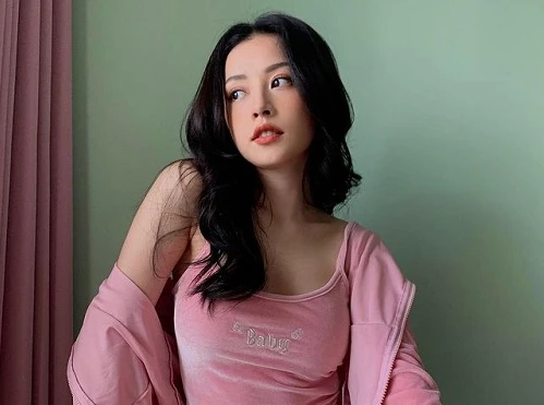 Mặc lại mốt 20 năm trước, Chi Pu xinh đẹp đỉnh cao