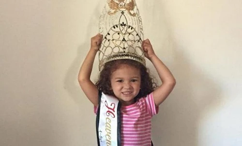 Bé 5 tuổi thi 100 cuộc thi sắc đẹp và kết quả bất ngờ