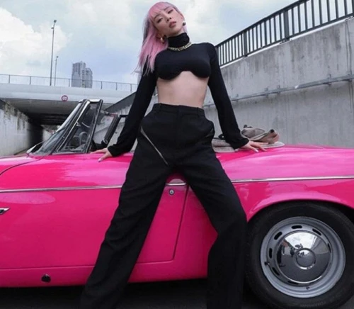 Hở bạo đến thô tục, sao Việt gây “nhức mắt” với thời trang xuống phố