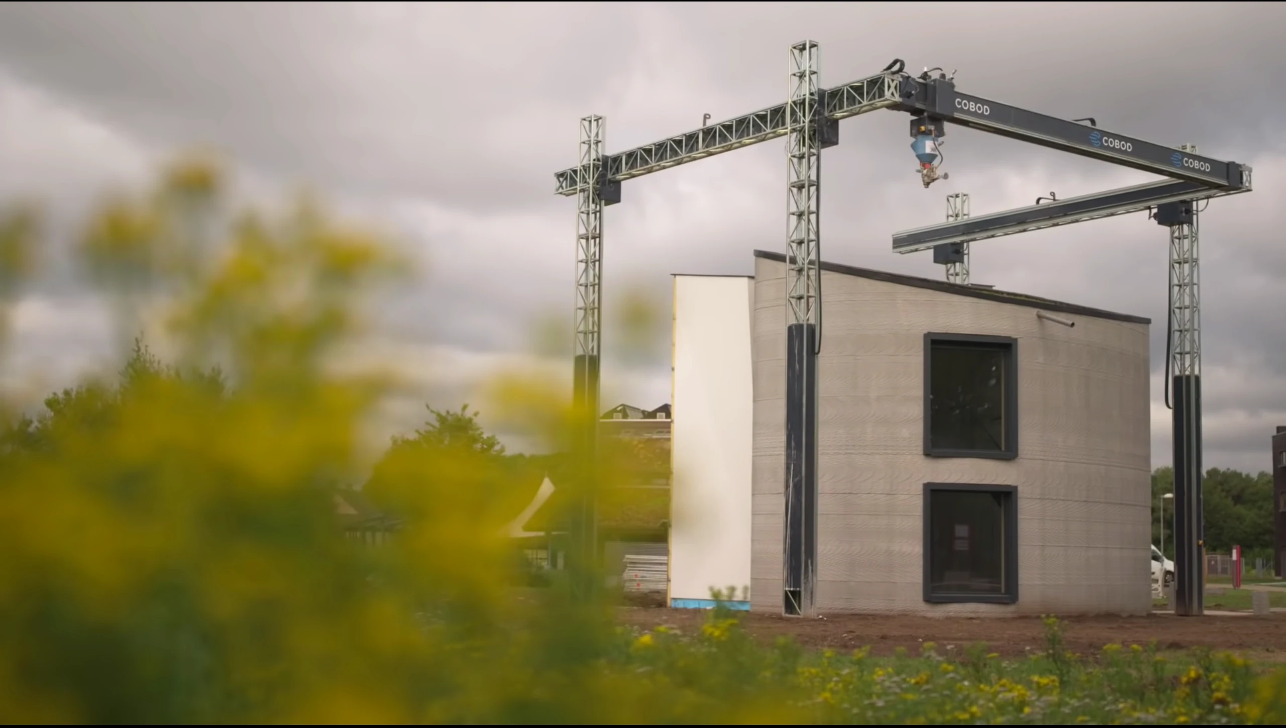 Máy in 3D lớn nhất Châu Âu in nguyên một ngôi nhà 2 tầng trong 1 lần