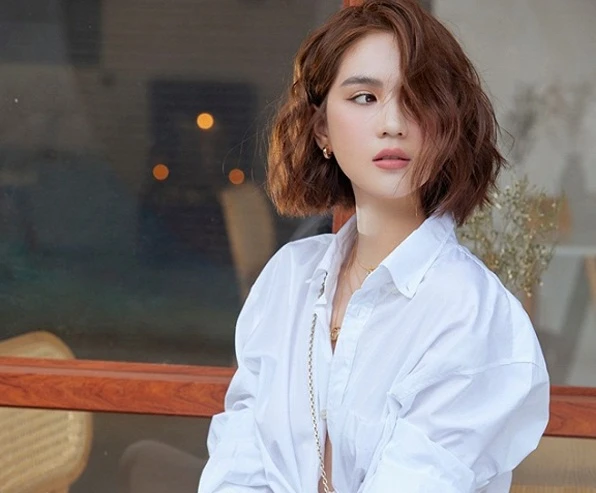 Cách mặc sơ mi sexy, “đập tan” vẻ đơn điệu, cứng nhắc