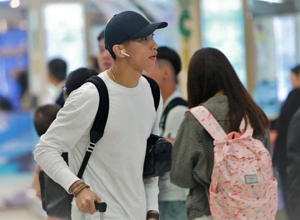 "Nông dân" Văn Hậu ngày nào đã trở thành dân chơi cực sành đồ công nghệ