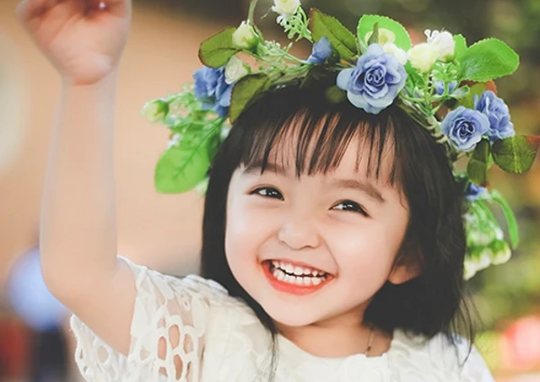 4 mẹo hay giúp mẹ “làm đẹp” cho bé gái sơ sinh cực đơn giản