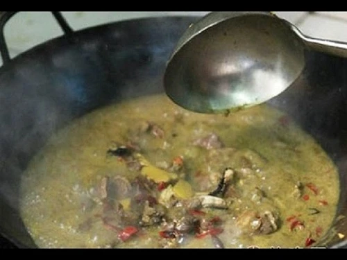 Độc đáo đặc sản lẩu phân bò, chỉ lễ lớn mới có để ăn