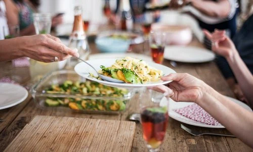 7 bước đơn giản giúp bạn tránh cơn buồn ngủ sau khi ăn trưa